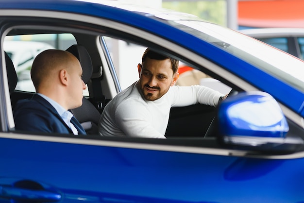 The seller and the buyer in the auto show