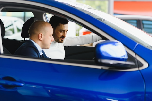 The seller and the buyer in the auto show