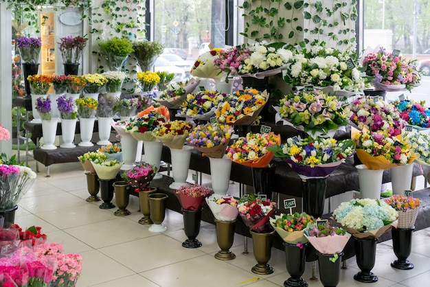 Фото Продам цветы в магазине. красивый букет цветов.