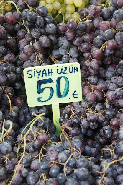 Photo selling fresh grape fruit at local shop