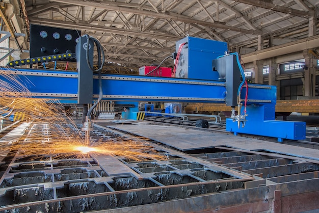 Semi-automatic gas-welding machine and laser cutting in the process. pipe cutting system