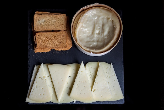 Semi-cured cheese and spreadable cheese with toast.