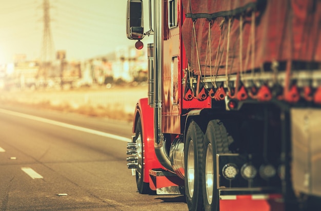 Photo semi truck on nevada highway