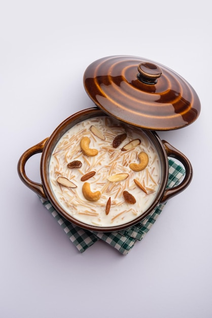 Semiya payasam of shewai of sewai Khir of seviyan Kheer is een Indiaas snoepje gemaakt met vermicelli, melk, ghee, suiker of rietsuiker, rozijnen en noten