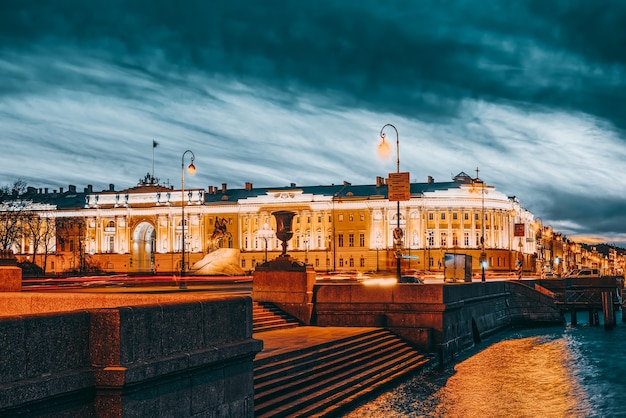 Photo senate building and  a monument to peter i (the great). saint petersburg. russia.