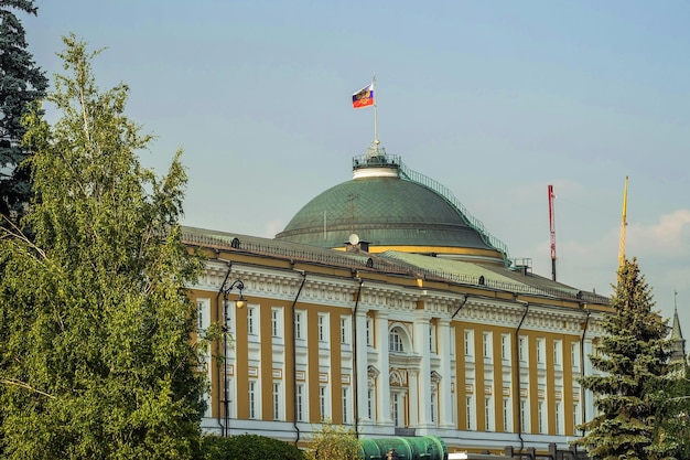 Сенатский дворец в кремле фото Premium Photo The senate palace in the kremlin against the background of white c