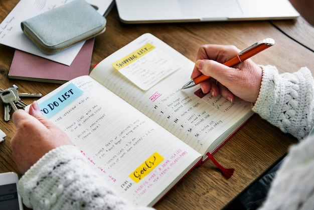 Foto concetto adulto del calendario di agenda di pianificazione degli adulti