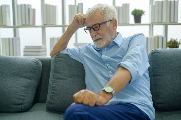 Photo senior caucasian people feeling depressed and upset