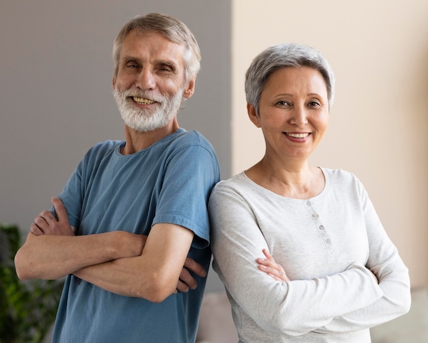 Photo senior couple happy to train together at thome