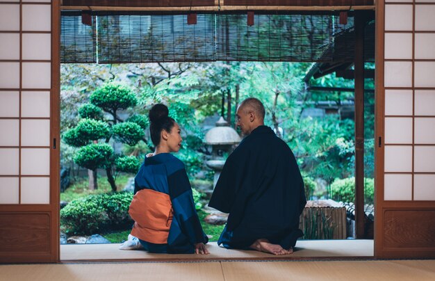 Photo senior couple lifestyle moments in a traditional japanese house