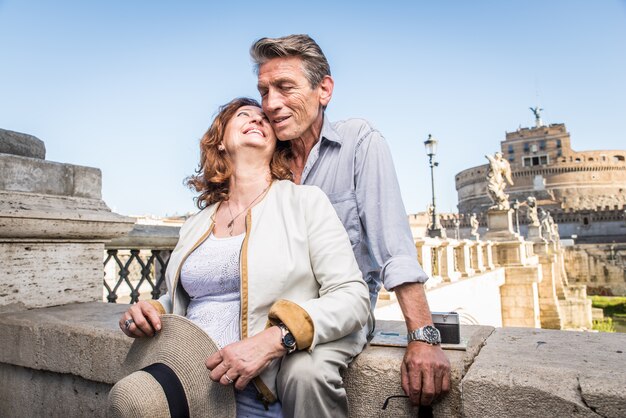 Пожилая пара в Риме