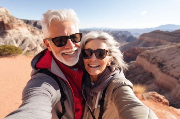 Photo senior couple taking selfie at grand canyon