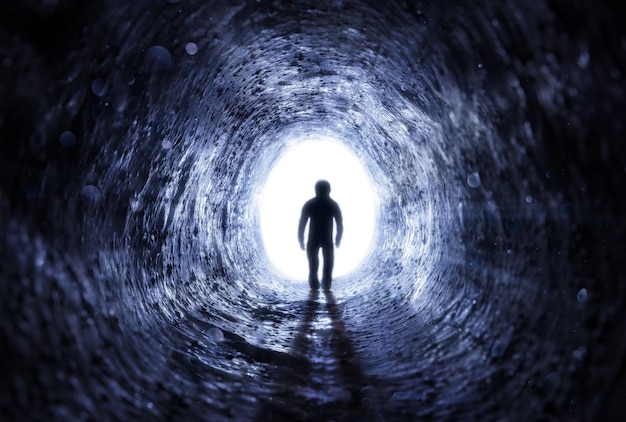 Photo senior man walking to the light at the end of the tunnel hope after life