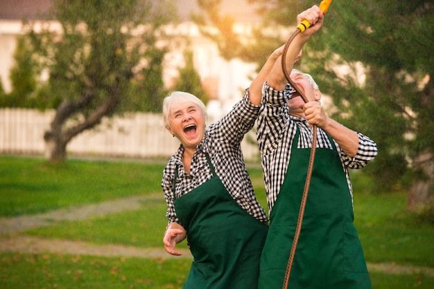 Senior paar plezier buitenshuis