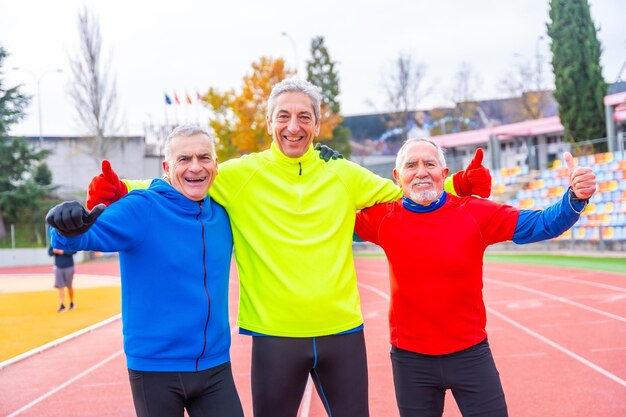 Photo senior people gesturing success after running in a athletic tack