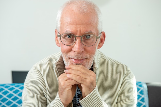 Premium Photo | Senior with grey hairs wearing eyeglasses