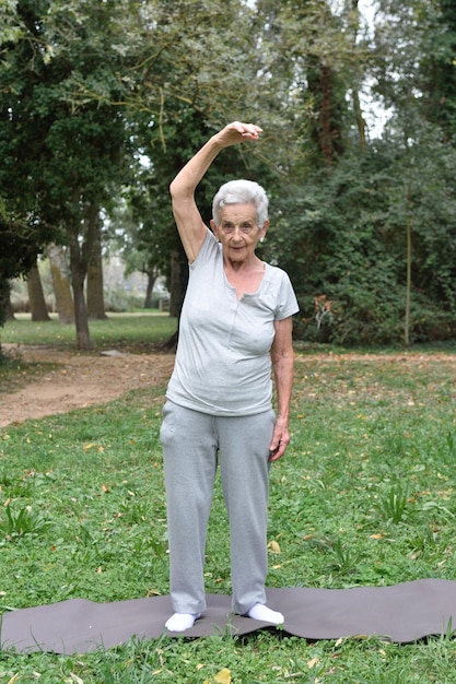 senior woma yoga