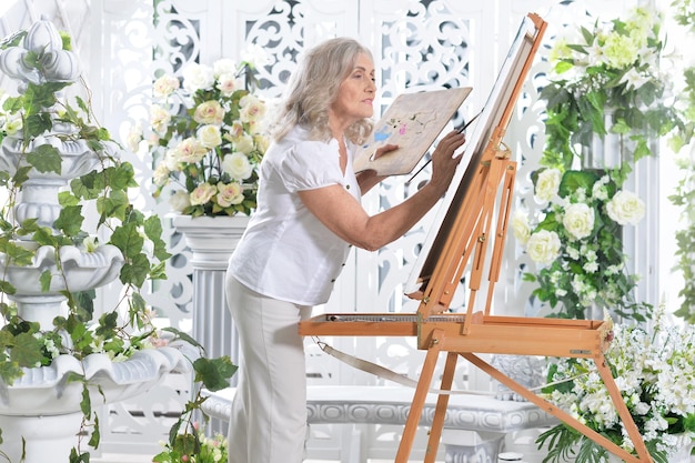 Senior woman drawing picture