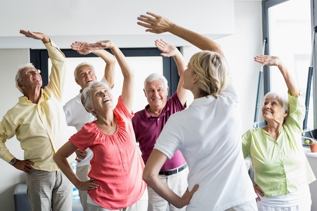 Photo seniors doing exercises