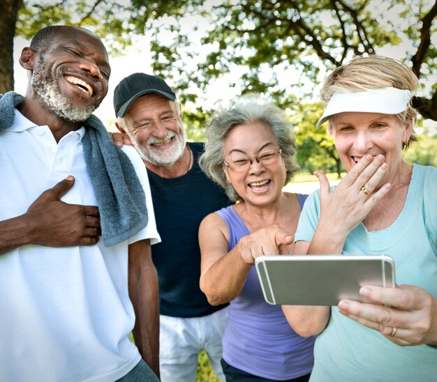 Photo seniors laughing at something on the phone