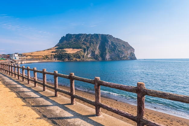 韓国済州島城山一春峰