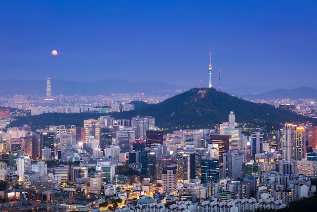 Photo seoul city skyline and n seoul tower in south korea