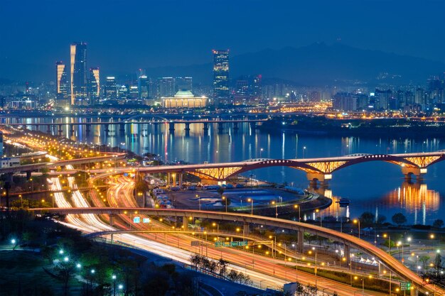 Foto paesaggio cittadino di seoul al crepuscolo corea del sud