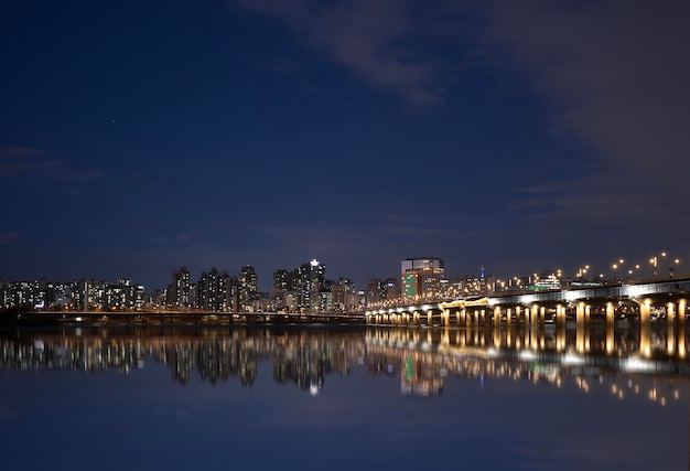 Foto seoul en de han-rivier 's nachts zuid-korea