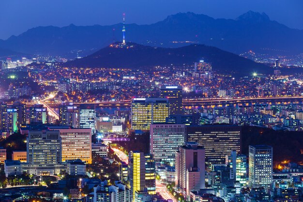 写真 夜のソウルのスカイライン