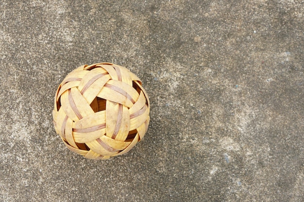 Sepak takraw bal op de grond