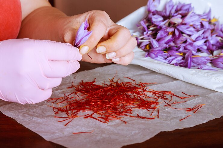 Discovering Saffron’s Potential: Advantages of Saffron Extract and Supplements