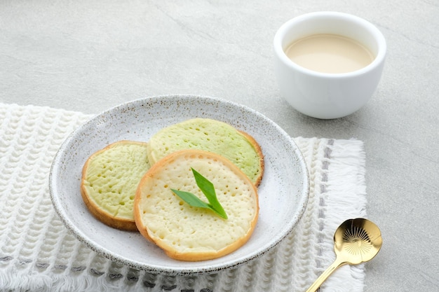 Serabi of Surabi Indonesische pannenkoek gemaakt van meel rijstmeel en kokosmelk