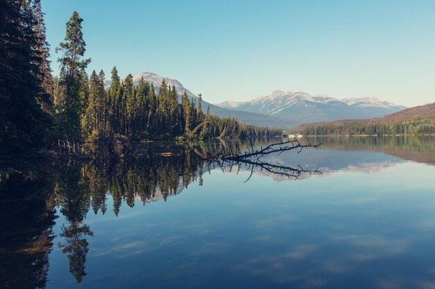 Sereen tafereel aan het meer in Canada