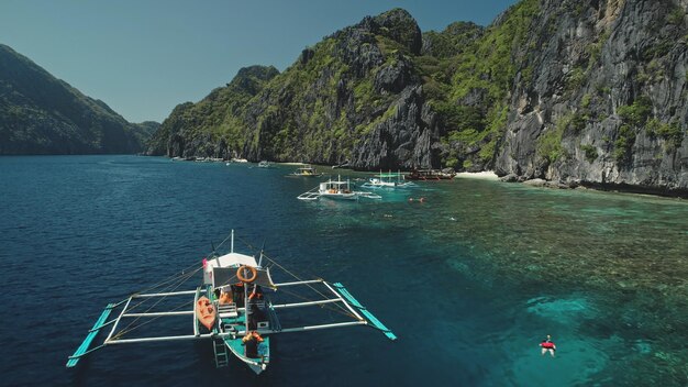 Photo serene tropical nature scape at mountain island of palawan philippines visayas archipelago