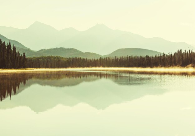 Serenity-meer in de toendra van Alaska