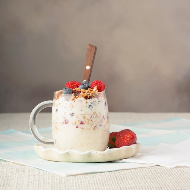 Serie over granolabes en Griekse yoghurt geschikt voor een gezond ontbijtsnack of dessert