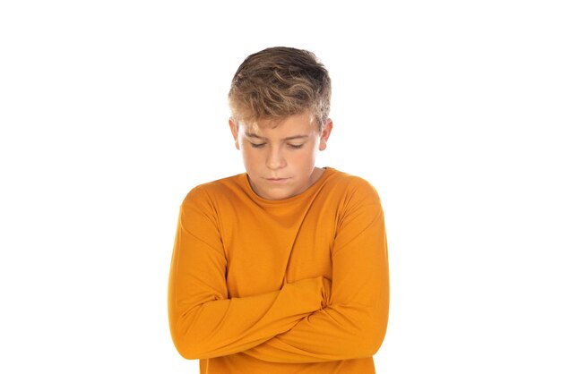 Photo serious teenager in orange tshirt