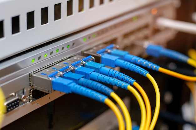server internetvezel internetverbinding server rack kabinet mijnbouw cryptocurrency crypto bitcoin
