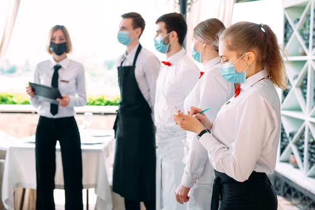 Foto il team di servizio di un ristorante