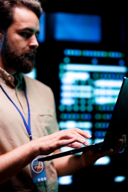 Serviceman doing server rigs analysis