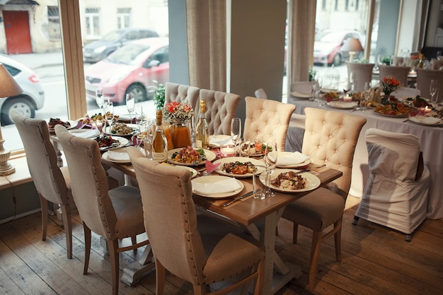 Serving table in restaurant