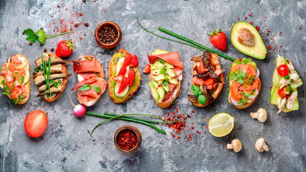 Set of assorted bruschetta