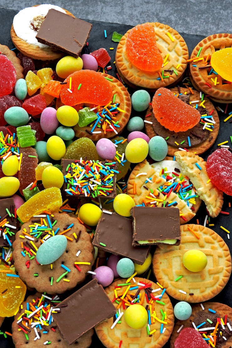 Photo a set of colorful candies and sweets. celebration with sweets. junk food.