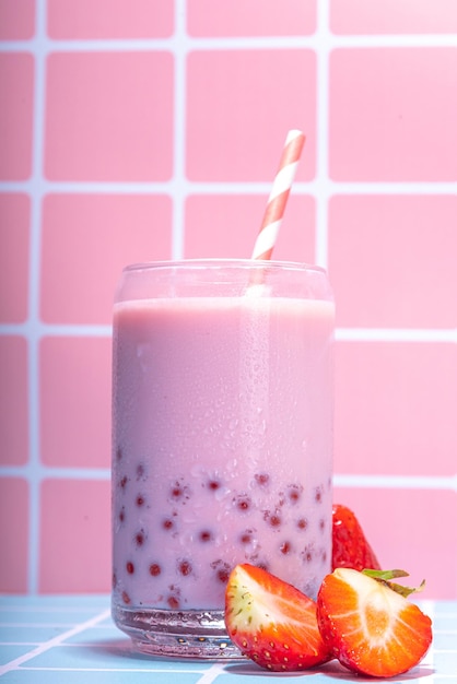 Impostare il colorato bubble tea estivo