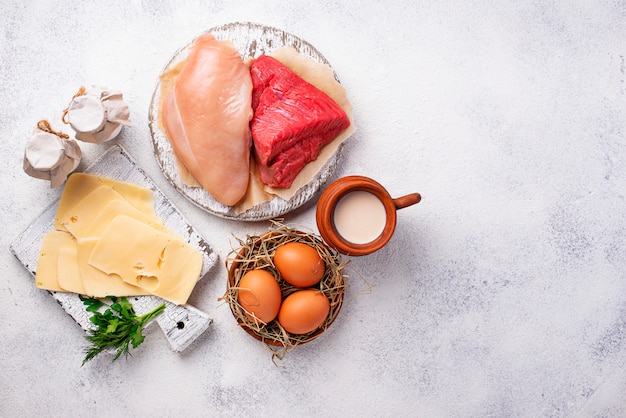 Set di prodotti agricoli. carne, uova e latte