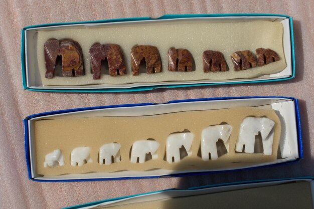 Photo set of figurines of elephants made of marble in box