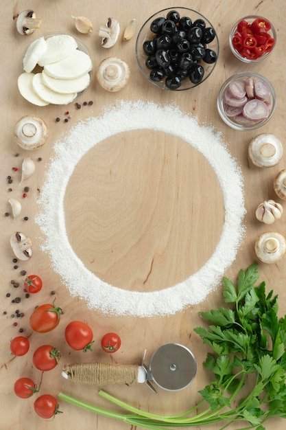 Set ingrediënten voor het maken van zelfgemaakte pizza