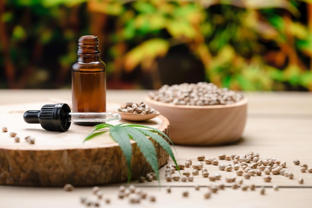 Set di prodotti legalizzati a base di cannabis medica con olio di cbd e semi di canapa
