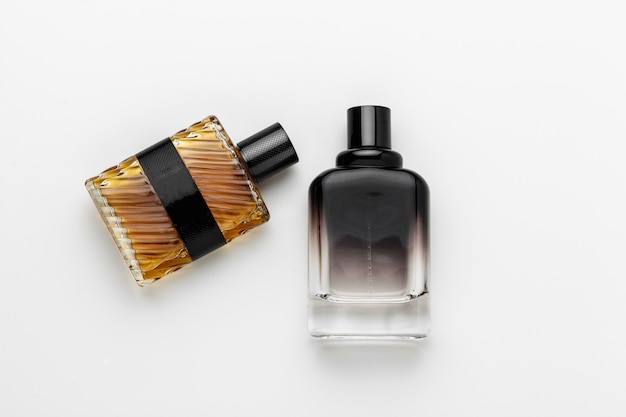 Set luxe parfumflesjes. Geïsoleerd