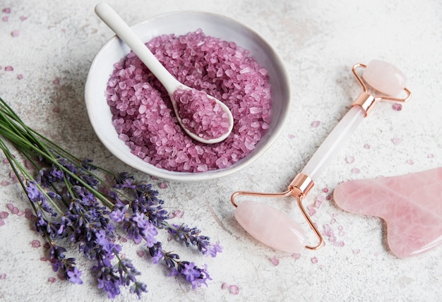 Set di cosmetici spa biologici naturali con lavanda